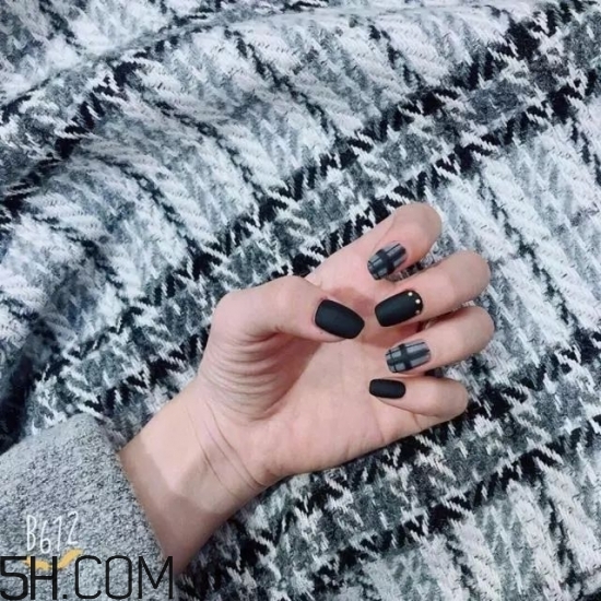 美甲涂什么顏色好看？2018冬天最美的韓式美甲
