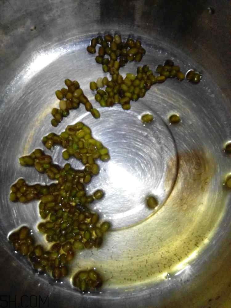綠豆糕和香蕉能一起吃嗎？吃了綠豆糕還能吃香蕉嗎？