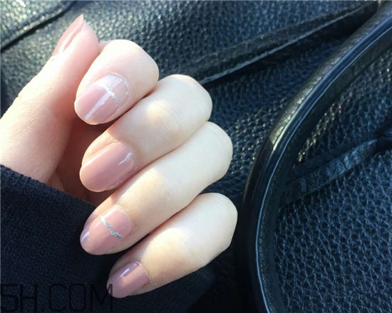 手指粗適合做什么美甲？美甲簡單大方新款圖片