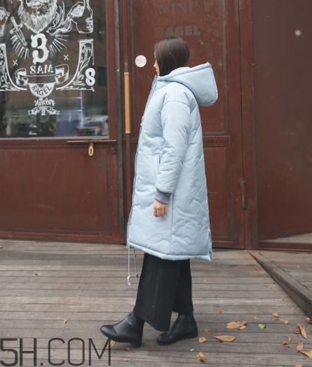 藍(lán)色棉襖配什么褲子？藍(lán)色棉服搭配褲子圖片