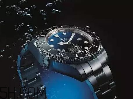 防水手表能帶著游泳嗎？防水手表可以泡溫泉嗎？