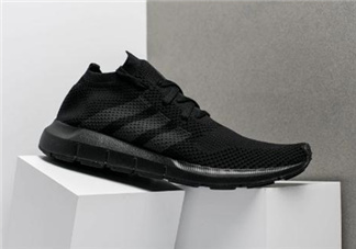 adidas swift run triple black配色在哪買_多少錢？