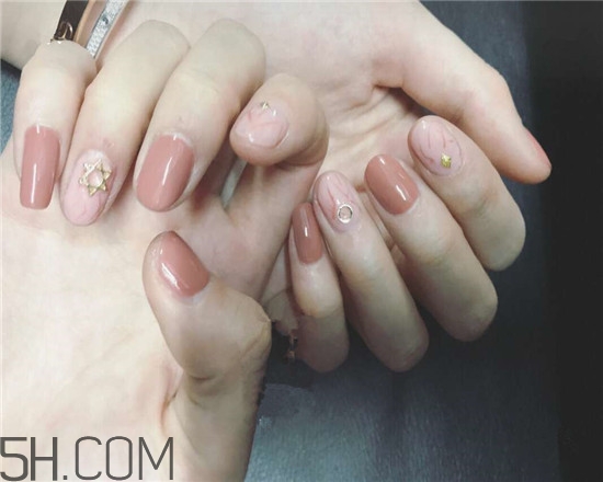 手指粗適合做什么美甲？美甲簡單大方新款圖片