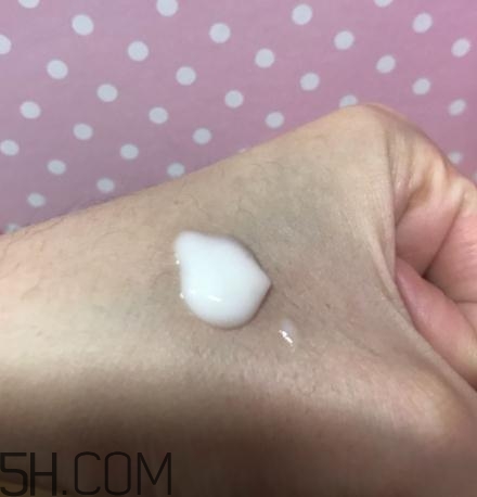春紀(jì)咖啡醒膚緊致乳好用嗎？春紀(jì)咖啡醒膚緊致乳評測