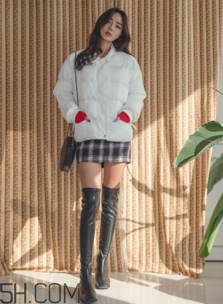 棉服搭配短裙好看嗎？棉襖搭配短裙圖片