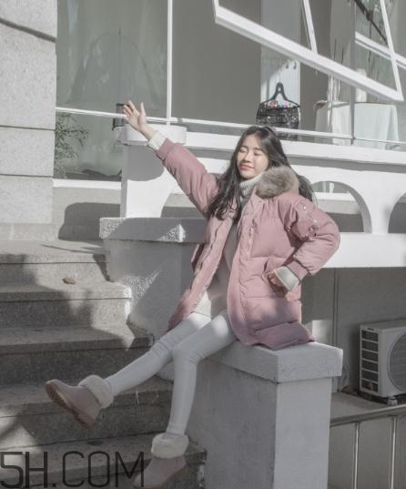 冬天穿白色褲子好看嗎？冬天白色褲子搭配圖片