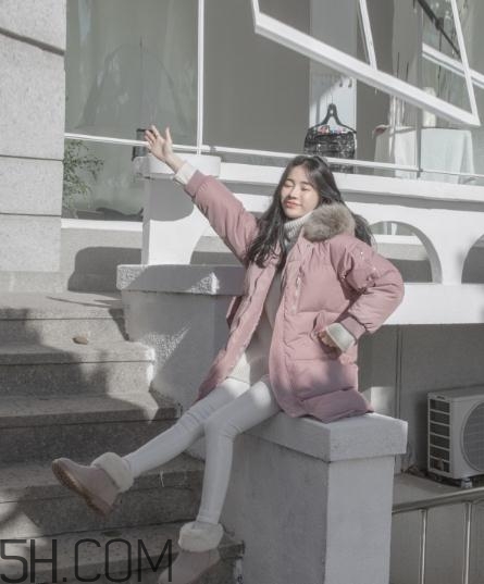 冬天白色褲子配什么鞋？冬天白色褲子搭配鞋子圖片