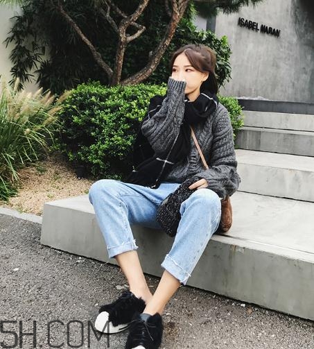 牛仔褲粘上口香糖怎么除掉？牛仔褲上的機(jī)油怎么洗掉？