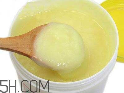 蜂王漿的營養(yǎng)成分有哪些？怎么辨別真假蜂王漿？