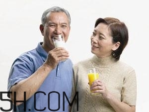 老人缺鈣有什么害處？老人如何補(bǔ)鈣？