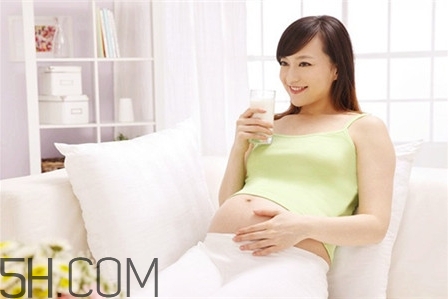 成人為什么也要喝奶粉？成人喝奶粉的好處有哪些？