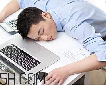 上班族怎么正確睡午覺？怎么正確的在公司睡午覺？