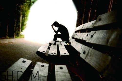 焦慮癥和抑郁癥哪種更嚴(yán)重？焦慮癥和抑郁癥的區(qū)別有哪些？