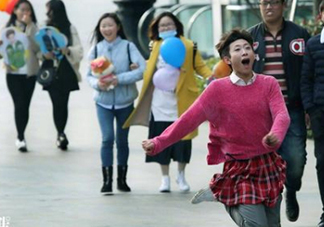 張一山式比心怎么做？張一山比心動圖