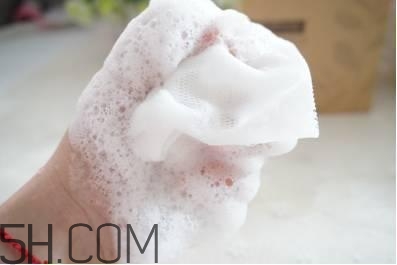用了嘉娜寶洗顏粉還用洗面奶嗎？洗顏粉的正確打開方式