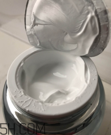 歐詩漫珍珠水光素顏霜油不油？歐詩漫珍珠素顏霜適合膚質(zhì)