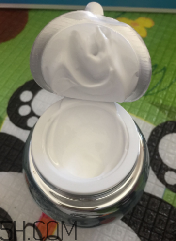 歐詩漫珍珠水光素顏霜含激素嗎？歐詩漫珍珠素顏霜刺激嗎