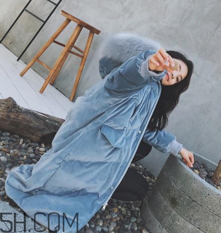 羽絨服面料錦綸和聚酯纖維哪個(gè)好？羽絨服軟的好還是硬的好？