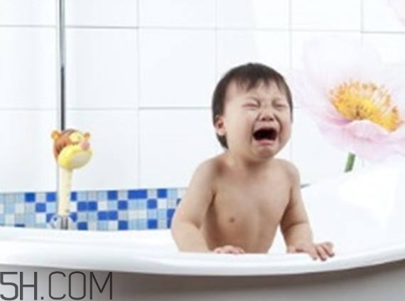 寶寶拉肚子可以洗澡嗎？寶寶拉肚子怎么洗澡比較好？