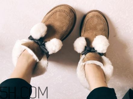 ugg雪地靴要穿襪子嗎？ugg是光腳穿嗎？