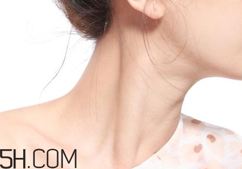 食道癌由什么原因引起的？食道癌晚期有什么癥狀？