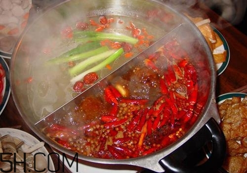 喉嚨有異物是食道癌嗎？如何預防食道癌？