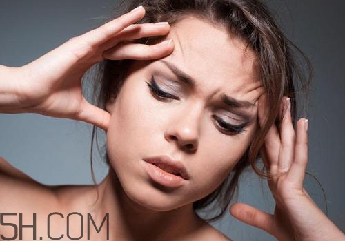 月經(jīng)前頭疼是怎么回事？月經(jīng)前有頭疼的癥狀嗎？
