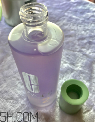 倩碧爽膚水哪個(gè)不含酒精？哪個(gè)適合敏感皮？