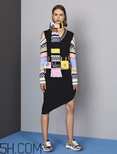 versace2018早秋服裝系列好看嗎_有哪些款式？