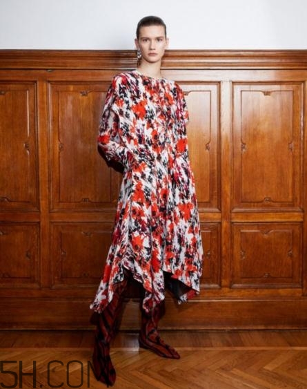 roberto cavalli2018早秋服裝系列好看嗎_有哪些款式？