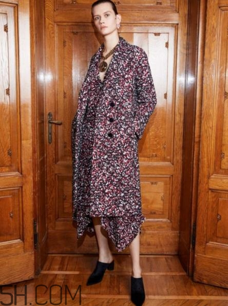 roberto cavalli2018早秋服裝系列好看嗎_有哪些款式？