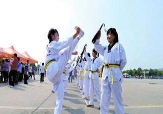 女生學(xué)空手道好還是跆拳道好？女生學(xué)哪種防身術(shù)好？