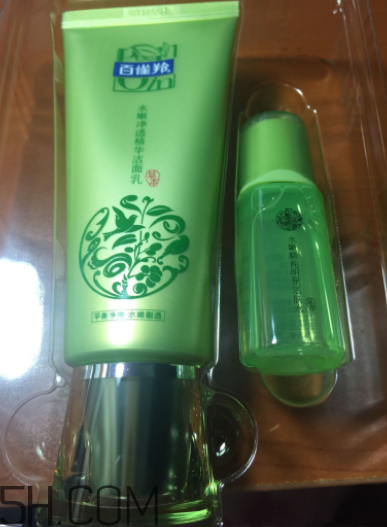 百雀羚泡沫潔面乳洗后緊繃嗎？適合干皮嗎？