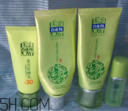 百雀羚泡沫潔面乳洗后緊繃嗎？適合干皮嗎？