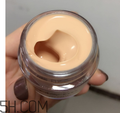 Olay素顏眼霜油不油？適合什么膚質(zhì)？