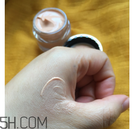 Olay素顏眼霜油不油？適合什么膚質(zhì)？