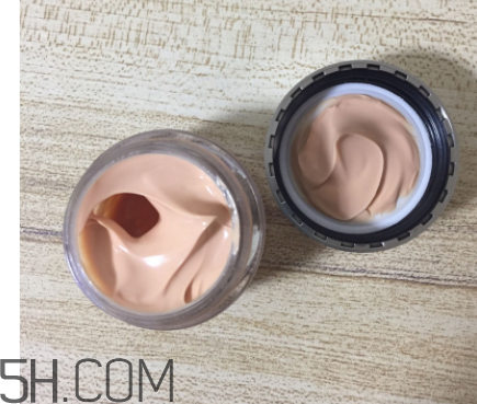 Olay素顏眼霜油不油？適合什么膚質(zhì)？