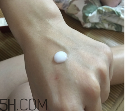 Olay小臉精華露是乳液?jiǎn)幔坑迷谀囊粋€(gè)步驟？