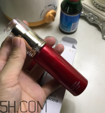 Olay小臉精華露適合什么季節(jié)用？什么膚質(zhì)？