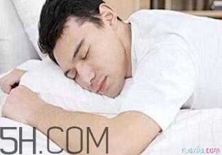 男人趴著睡對身體的危害有哪些？男人趴著睡有哪些危害？