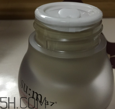 sum37魔法眼霜油不油？油皮能用嗎？