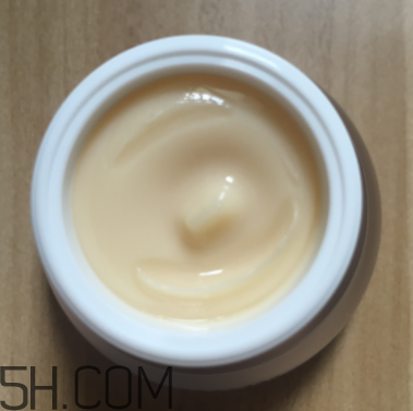 sum37魔法眼霜油不油？油皮能用嗎？