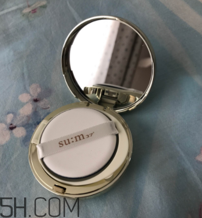 sum37空氣感氣墊霜浮粉嗎？適合油皮嗎？