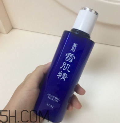 雪肌精化妝水盈潤型適合油皮嗎？適合夏季嗎？