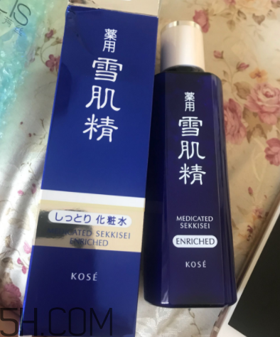 雪肌精化妝水盈潤型是清潔水嗎？能美白嗎？