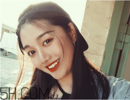 中午睡覺要卸妝嗎？怎么避免帶妝睡覺的危害？