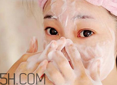 卸妝油如何正確使用？潤(rùn)膚露可以卸妝嗎？