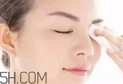 什么時候適合用卸妝油？洗臉撲可以卸妝么？