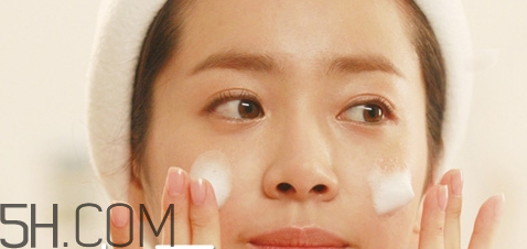 敏感肌膚用什么卸妝產(chǎn)品？臉上有紅血絲用什么卸妝？