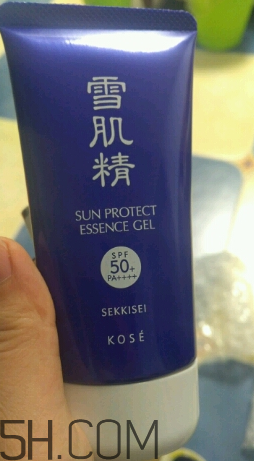 雪肌精防曬啫喱是化學(xué)防曬嗎？有刺激嗎？